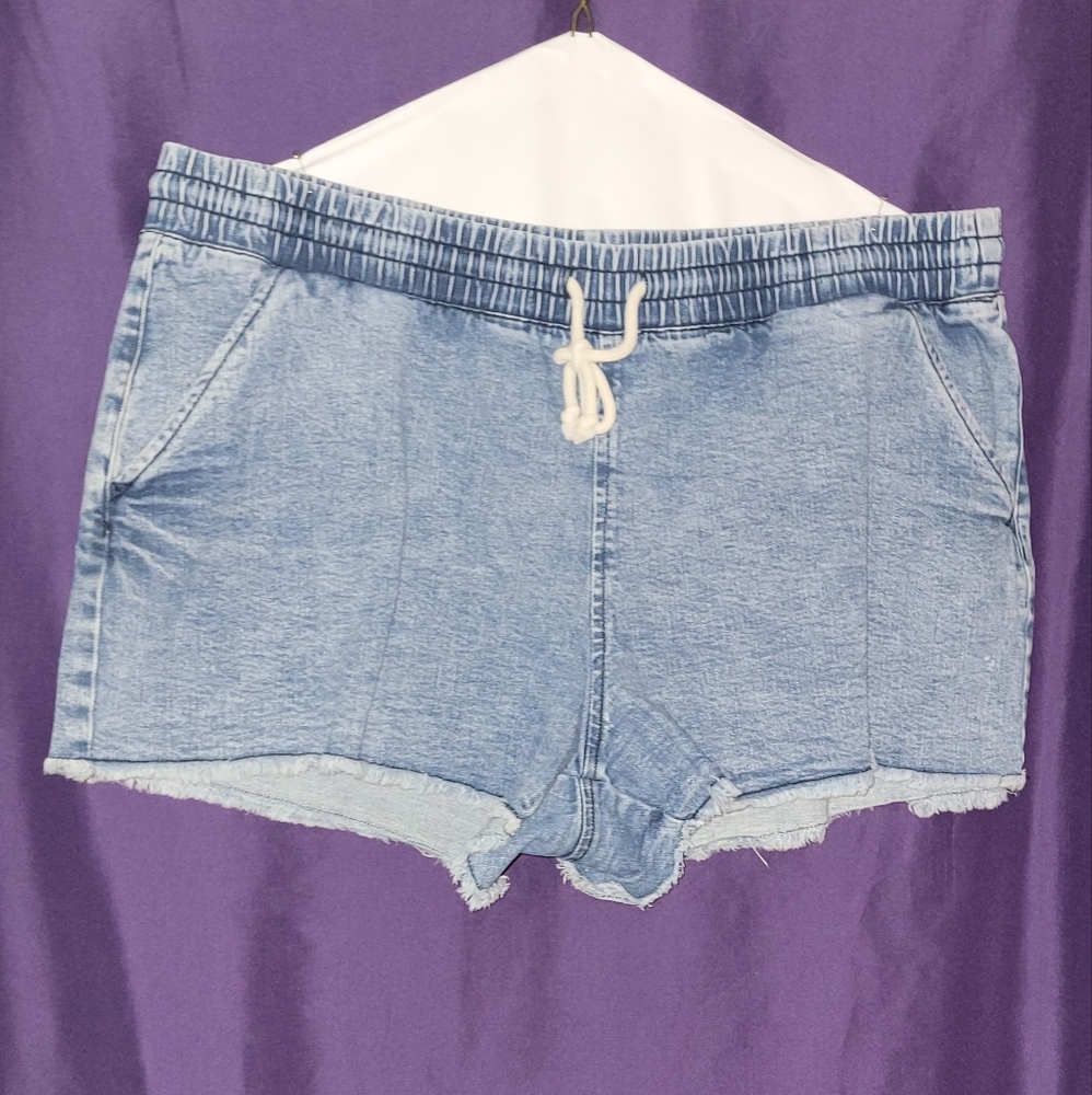 No Boundaries Jean shorts